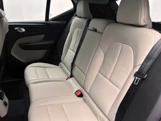 Volvo XC40 view 19