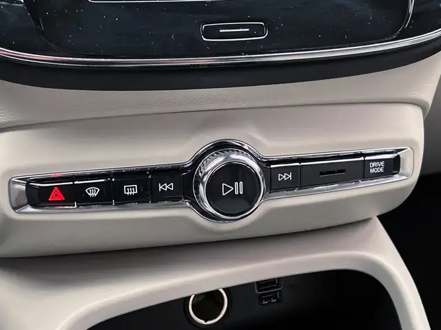 Volvo XC40 view 11