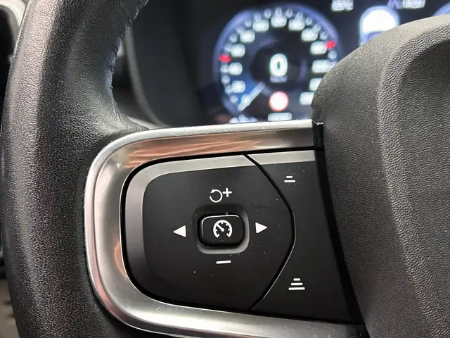 Volvo XC40 view 15