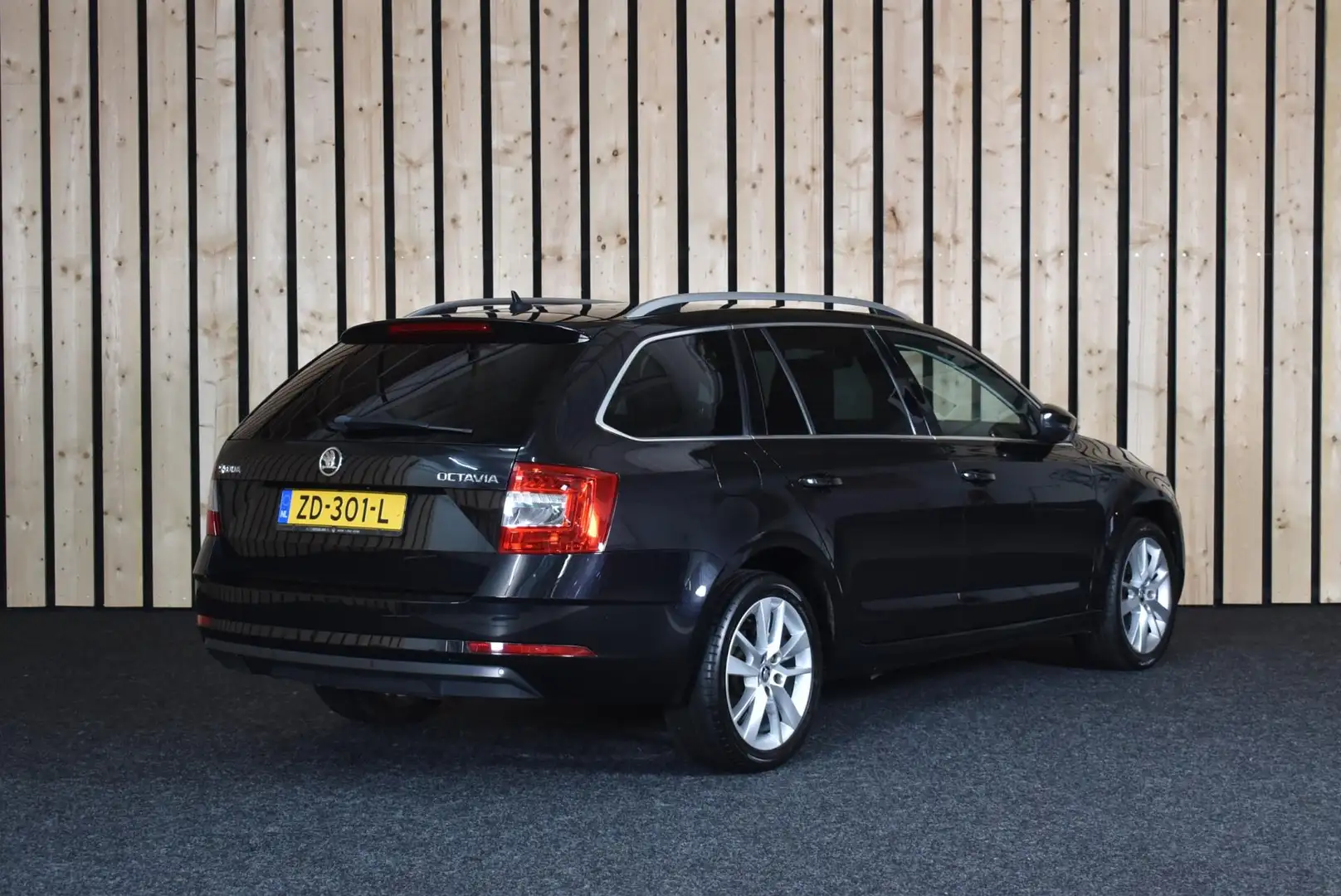 Skoda Octavia Combi 1.0 TSI Greent. Amb. Bus. DSG 106dkm CarPlay Zwart - 2