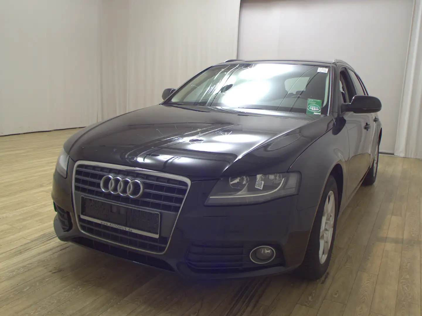 Audi A4 Avant 2.0 TDI Attraction Shz Klima BT Schwarz - 2