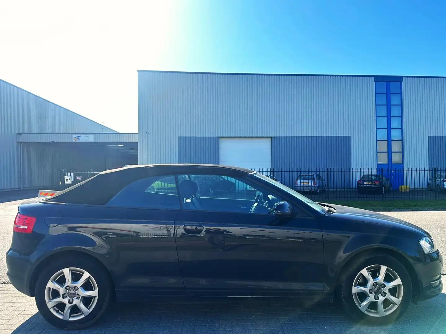 Audi A3 Cabriolet 1.2 TFSI Attraction Clima Cruise Leer 6 Schwarz - 2