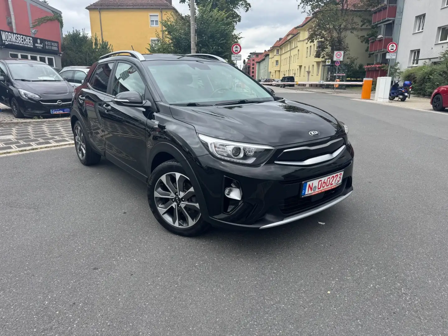Kia Stonic Platinum Edition Noir - 1