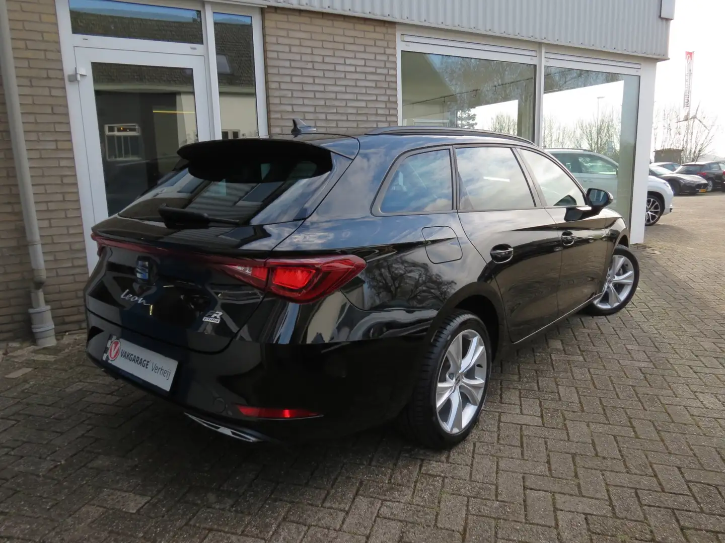 SEAT Leon e-Hybrid Sportstourer 1.4 TSI eHybrid PHEV FR Business Inte Schwarz - 2