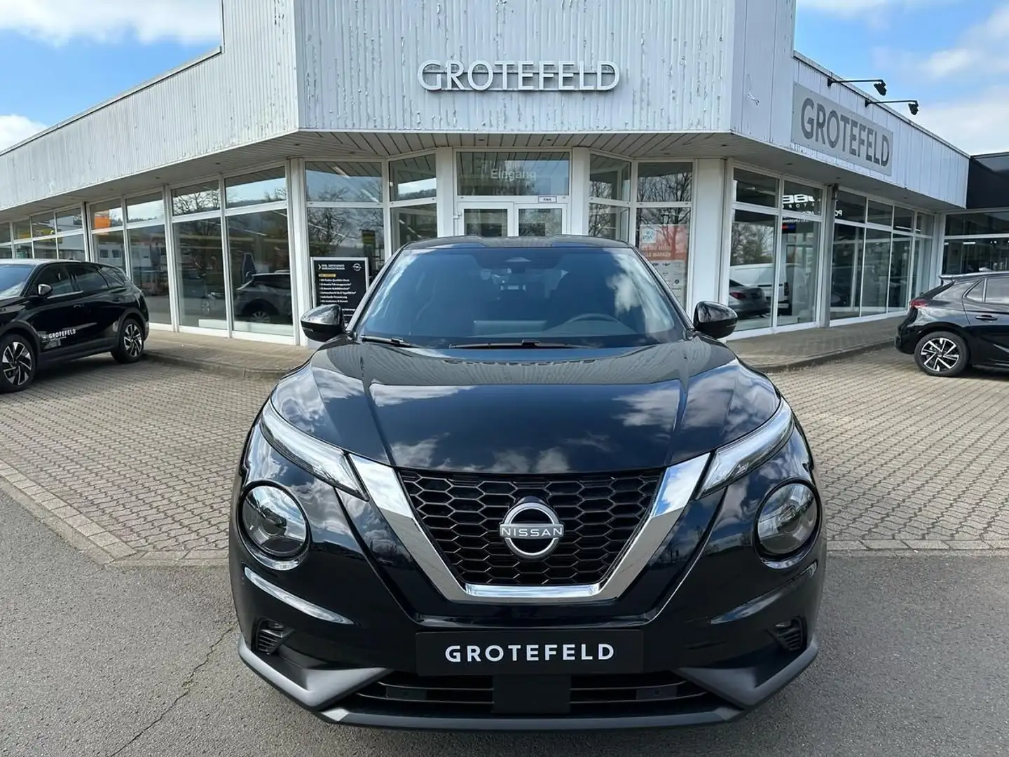 Nissan Juke 1.0 DIG-T N-Connecta Navi + Rückfahrkamera Schwarz - 1
