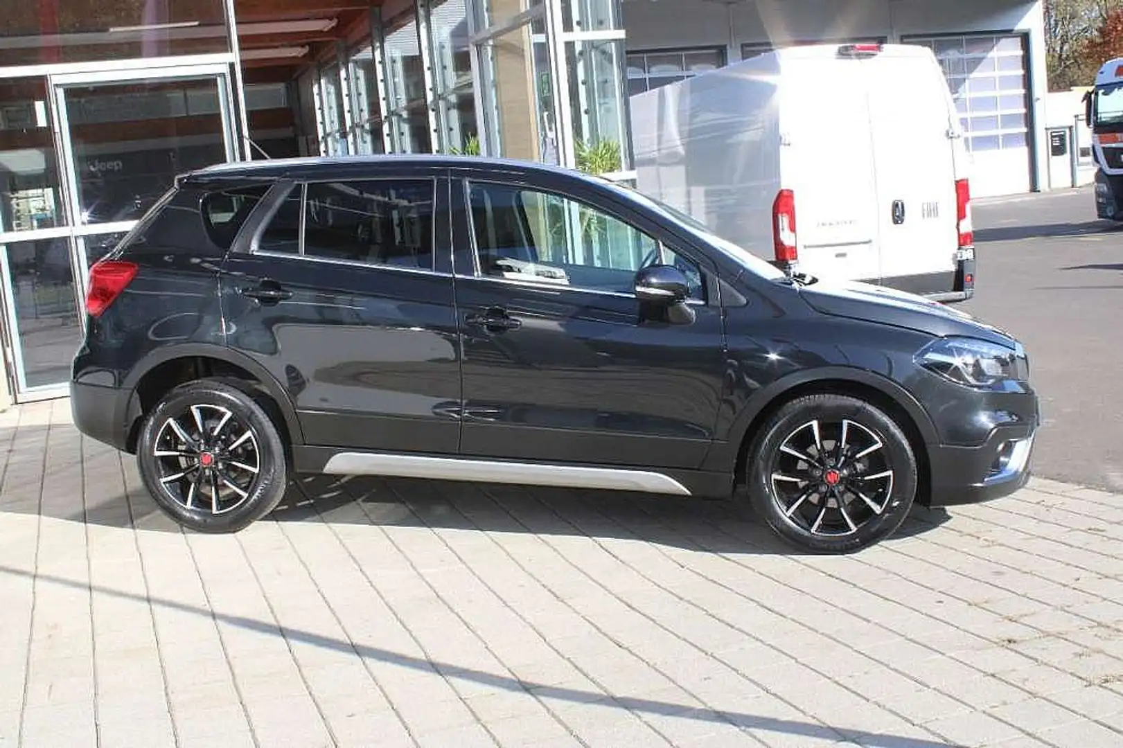 Suzuki SX4 S-Cross 1,4 DITC ALLGRIP shine Aut. Schwarz - 2