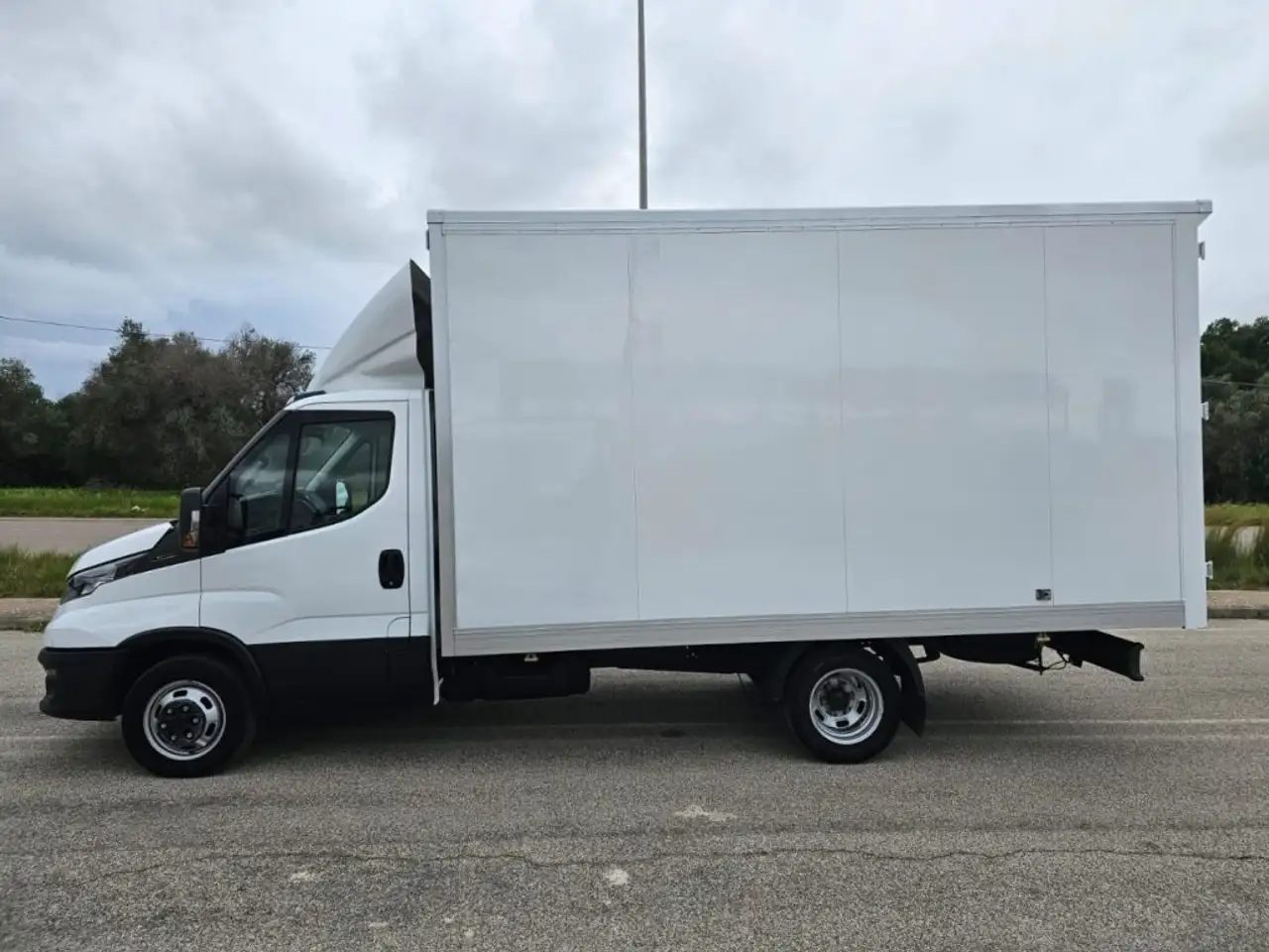 Iveco Daily 2022 — фото 11