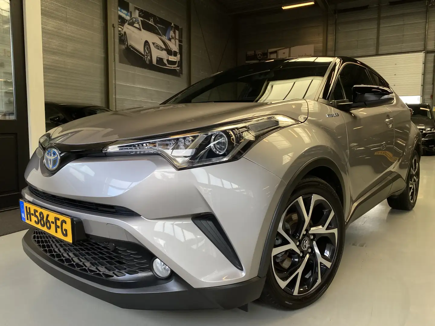 Toyota C-HR 1.8 Hybrid Bi-Tone Navi, Camera, Adaptive Cruise Grigio - 1