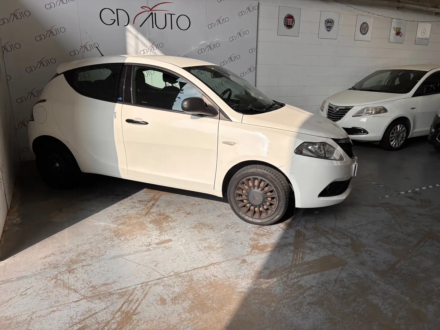 Lancia Ypsilon Ypsilon1.2 Elefantino Blu ecochic Gpl 69cv my19 Weiß - 1