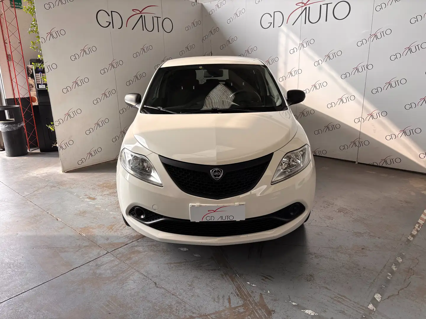 Lancia Ypsilon Ypsilon1.2 Elefantino Blu ecochic Gpl 69cv my19 Weiß - 2