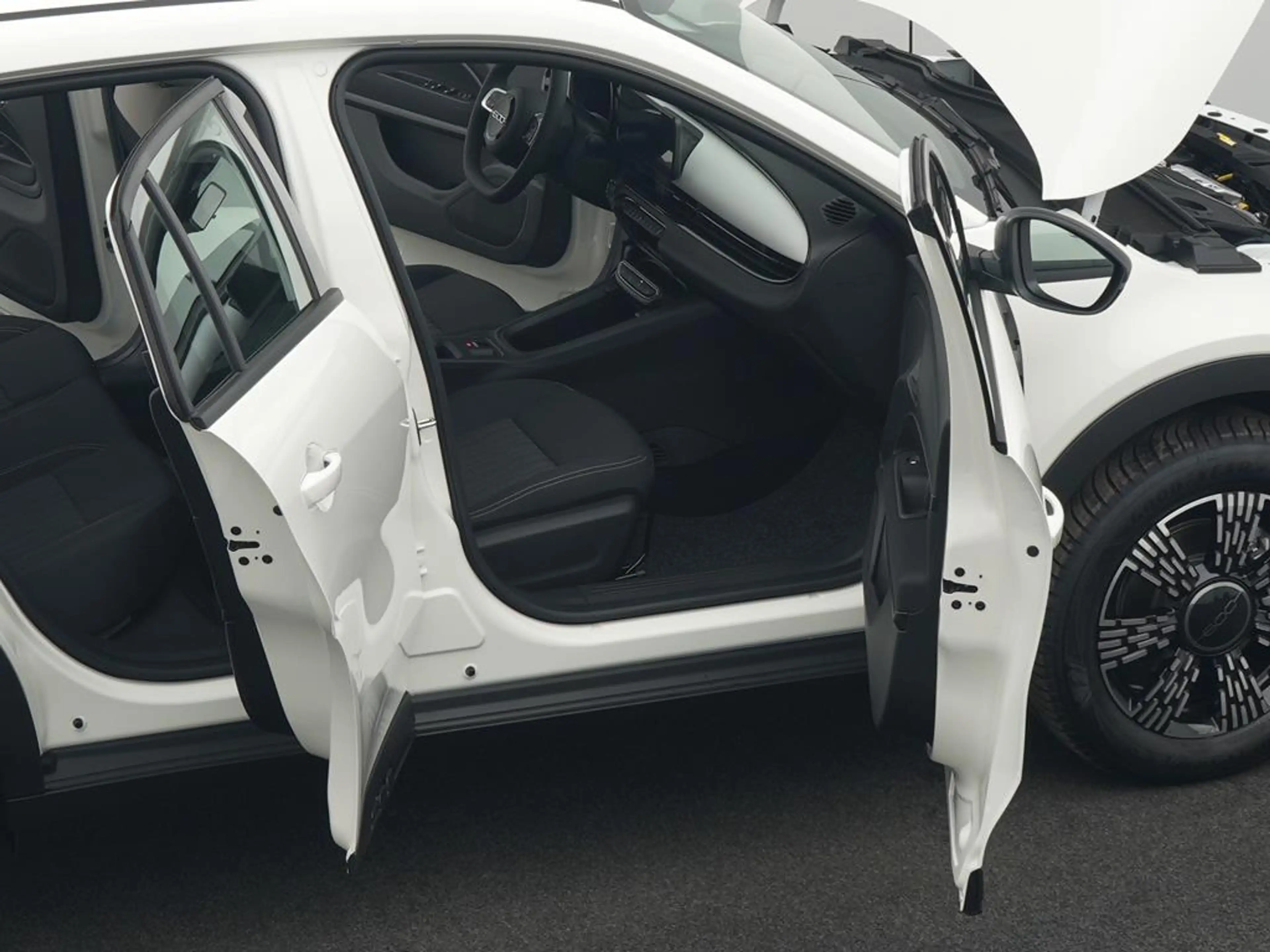 Fiat 600 Hybrid Business Edition+ Allwetterreifen — photo 13