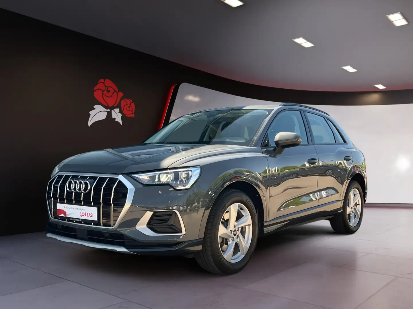 Audi Q3 45 2.0 TFSI quattro advanced LED Navi ASI Grau - 2