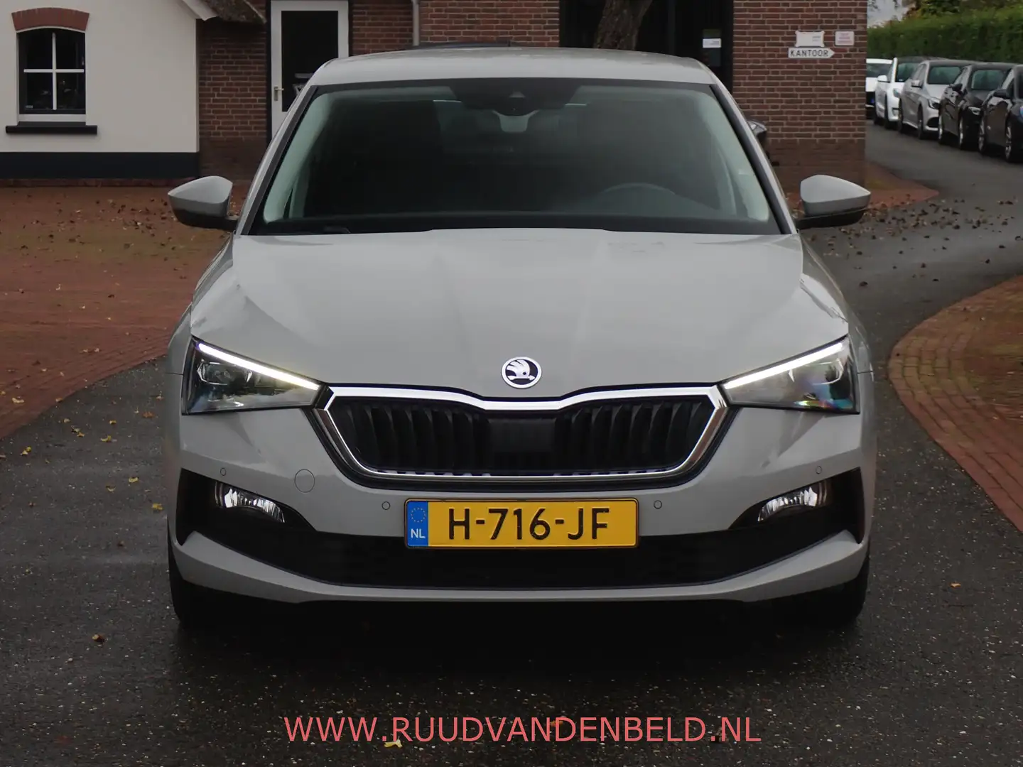Skoda Scala 1.5TSI DSG7 ACC/FULL-LED/CAMERA/CARPLAY/VIRTUAL Grijs - 2