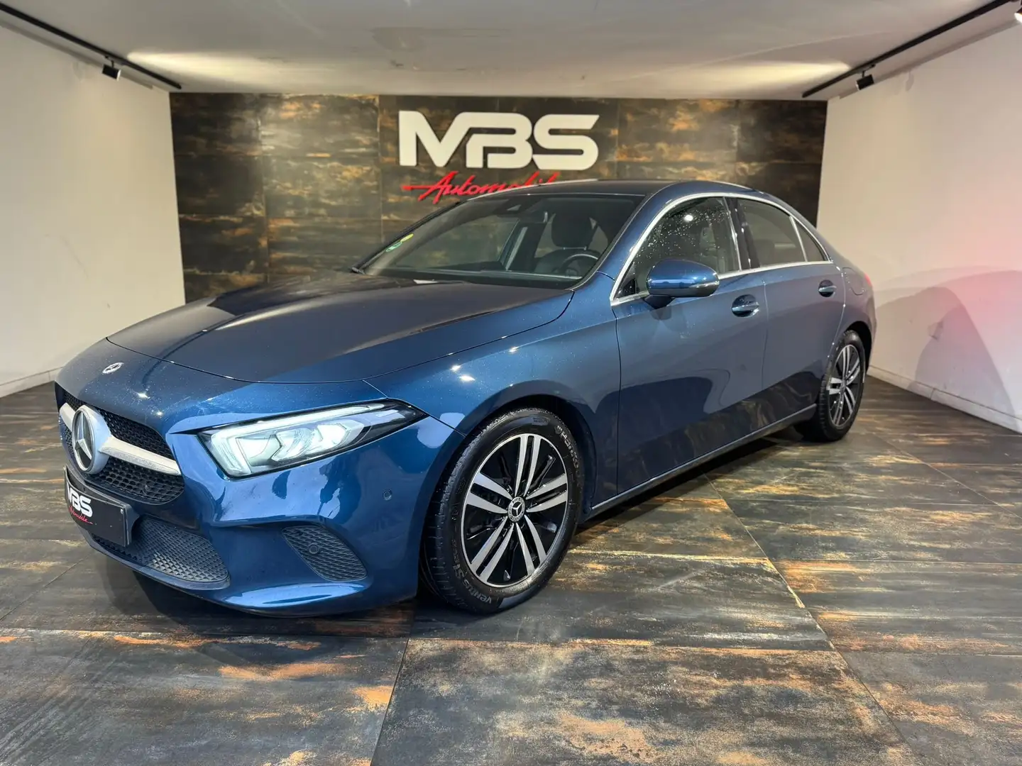 Mercedes-Benz A 200 A200d *TVA *AUTO *LED INT *CARPLAY *CAMERA *CUIR Bleu - 1