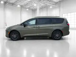 Chrysler Pacifica 2027