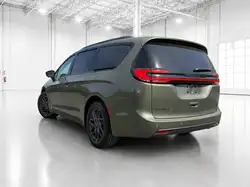 Chrysler Pacifica 2027