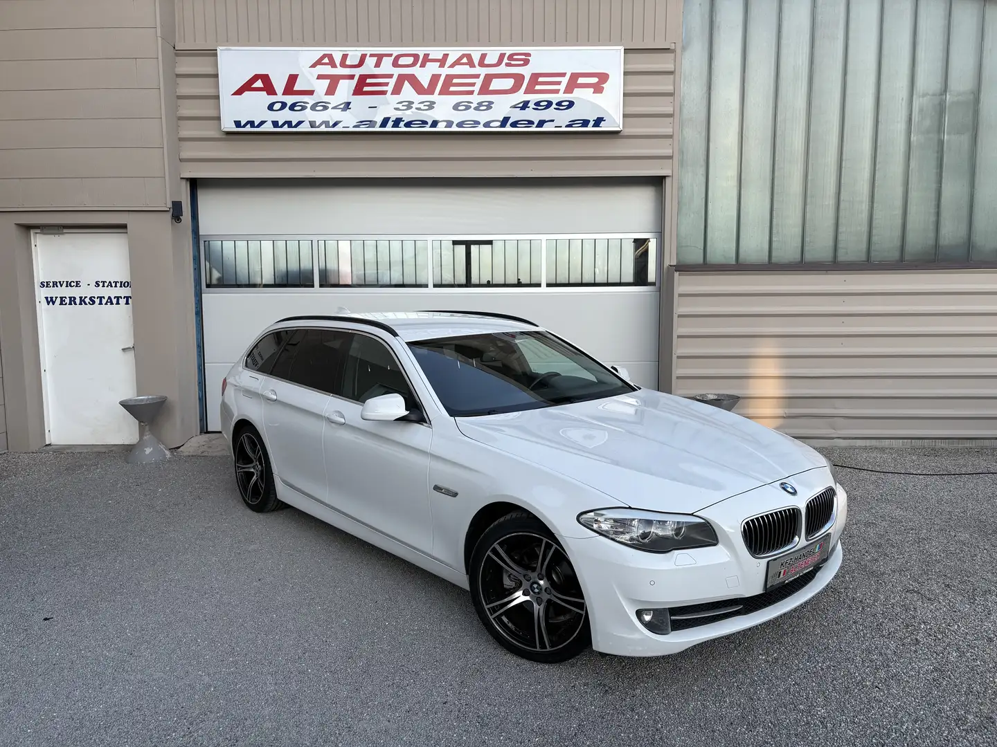 BMW 520 520i Touring *1.BESITZ*NAVI*PDC*TEMP* Weiß - 1