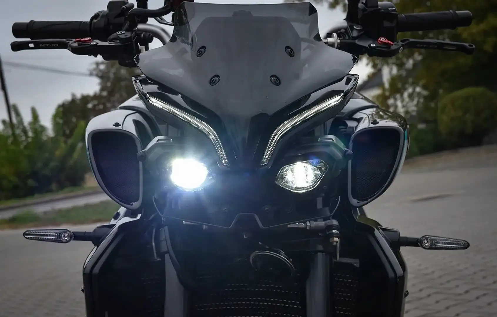 Yamaha MT-10 Grau - 2