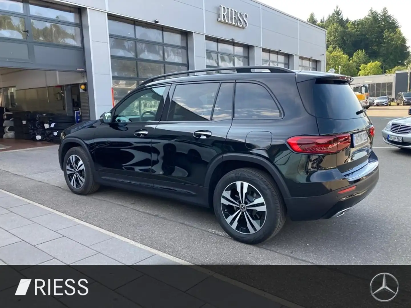 Mercedes-Benz GLB 200 PROGRESSIVE+AHK+MULTIBEAM+DISTRONIC+KEYLESS Schwarz - 2