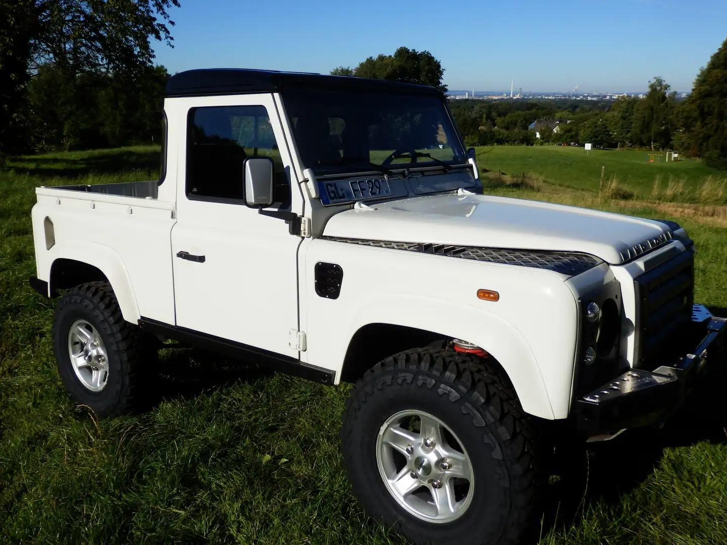 Land Rover Defender 90 Td5, Klima, AHK, Pick Up oder Cabrio, Neuteile Blanco - 1