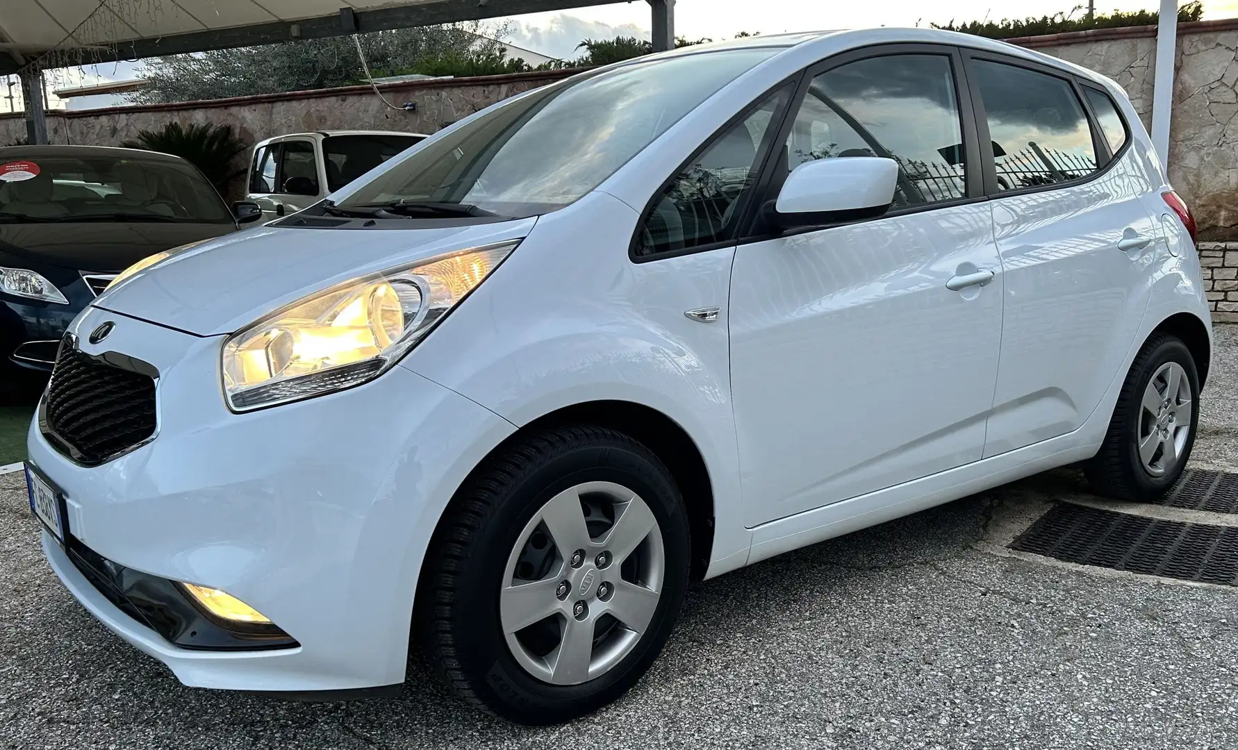 Kia Venga Venga 1.4 crdi Active 90cv E6 Blanc - 1