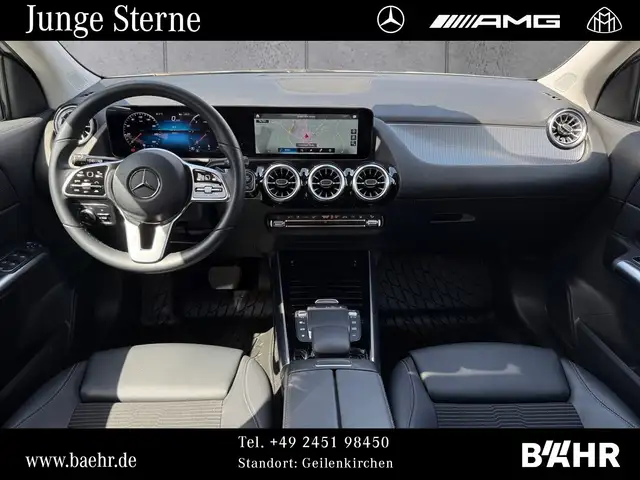 Mercedes-Benz GLA view 4