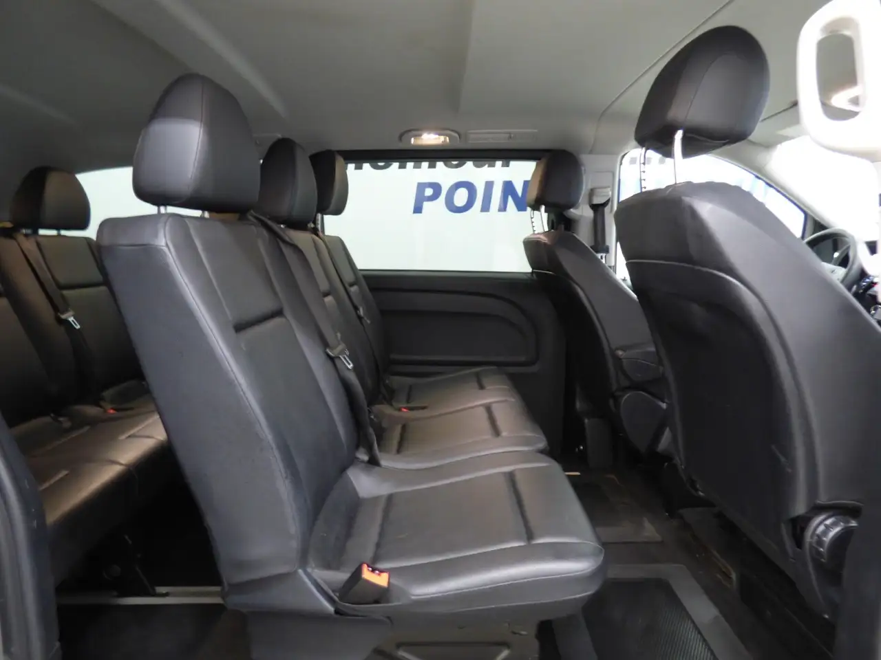 Mercedes-Benz Metris Passenger Van снимка Mercedes-Benz Metris Passenger Van