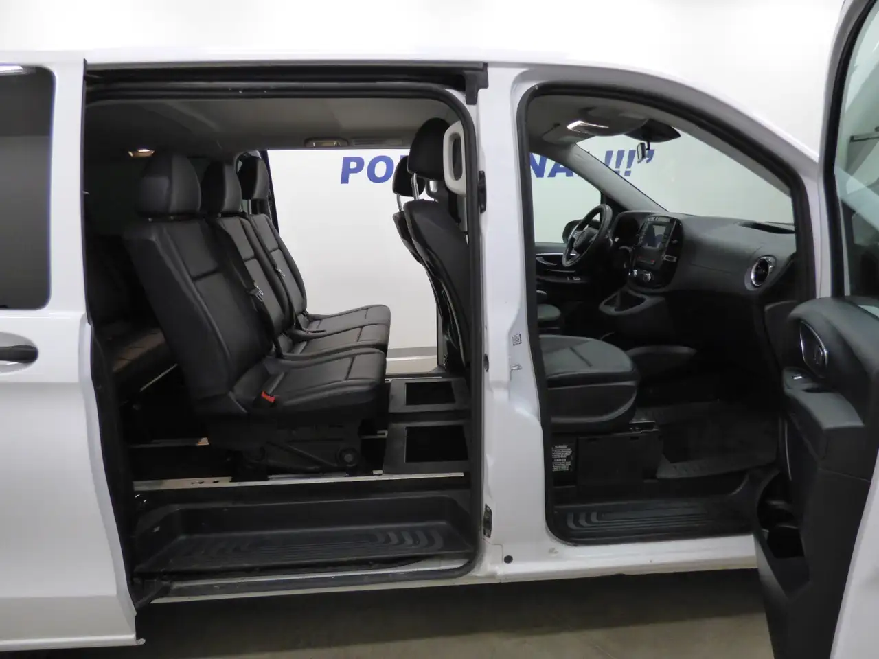 Mercedes-Benz Metris Passenger Van снимка Mercedes-Benz Metris Passenger Van