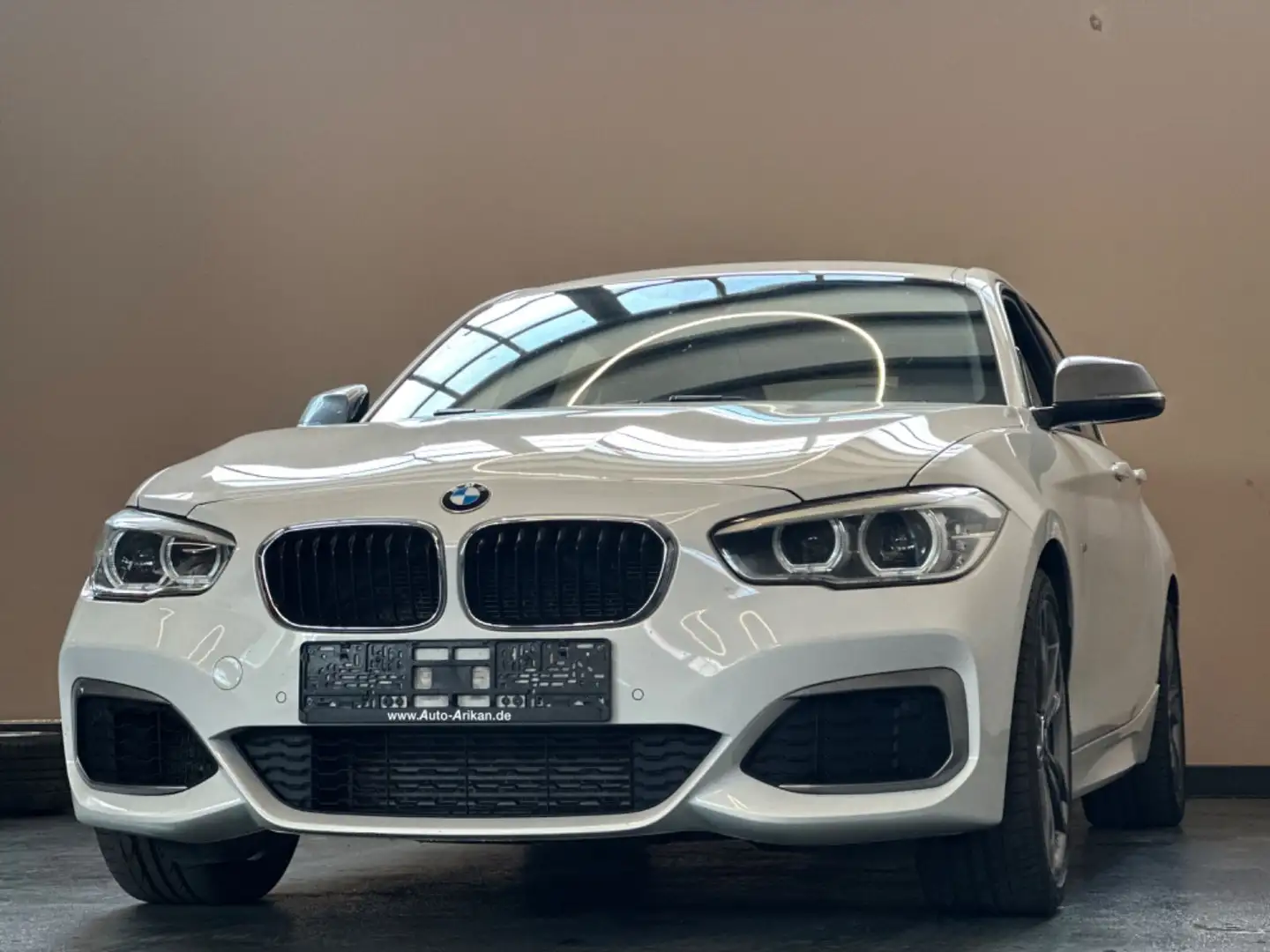 BMW 135 1 Lim. 5-trg. M135 i xDrive LED/Alcantara/ Weiß - 1