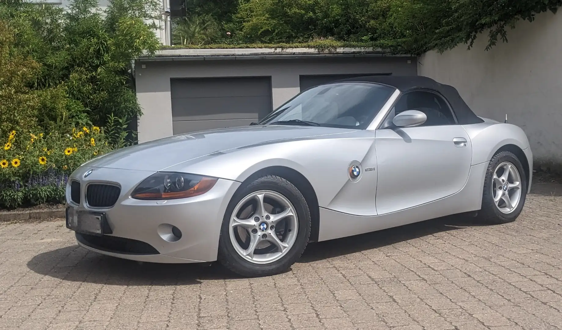 BMW Z4 2.5i - Bj2005 SMG nur 79.000 km, Garagenwagen Grau - 2