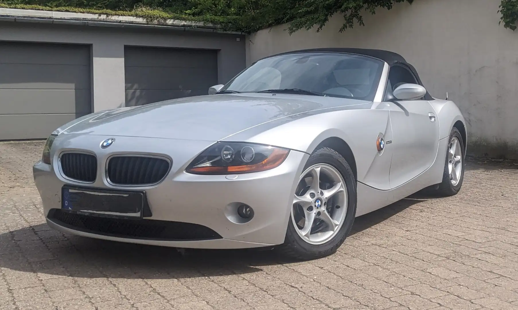 BMW Z4 2.5i - Bj2005 SMG nur 79.000 km, Garagenwagen Grau - 1