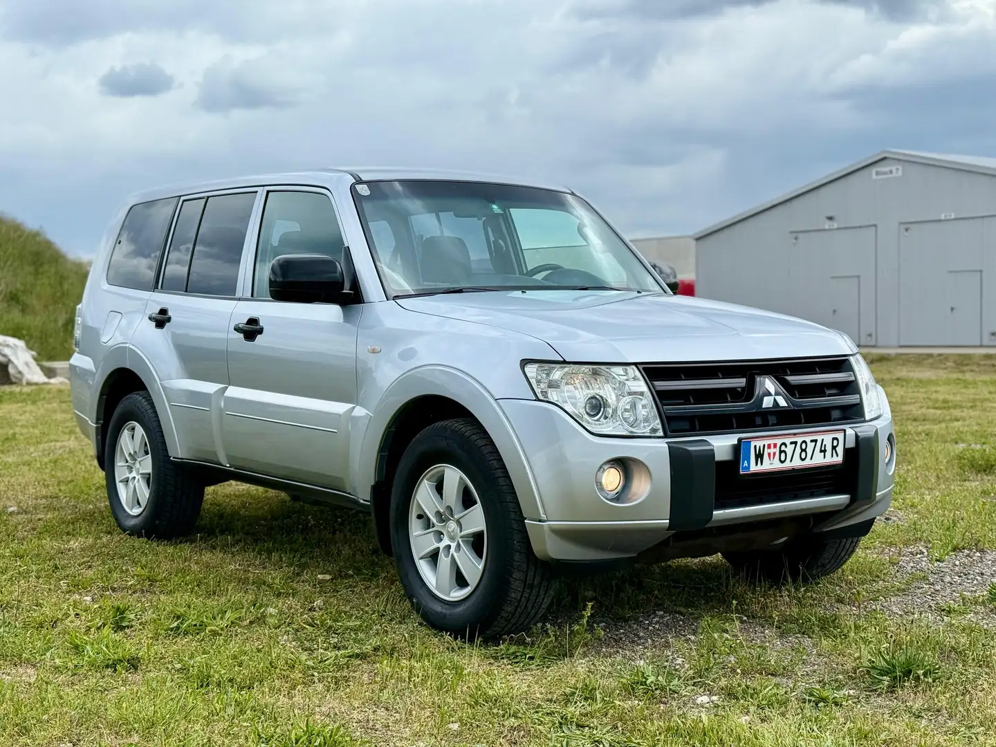 Mitsubishi Pajero Inform 3,2 DI-D | PICKER BIS 12/2026 - 2