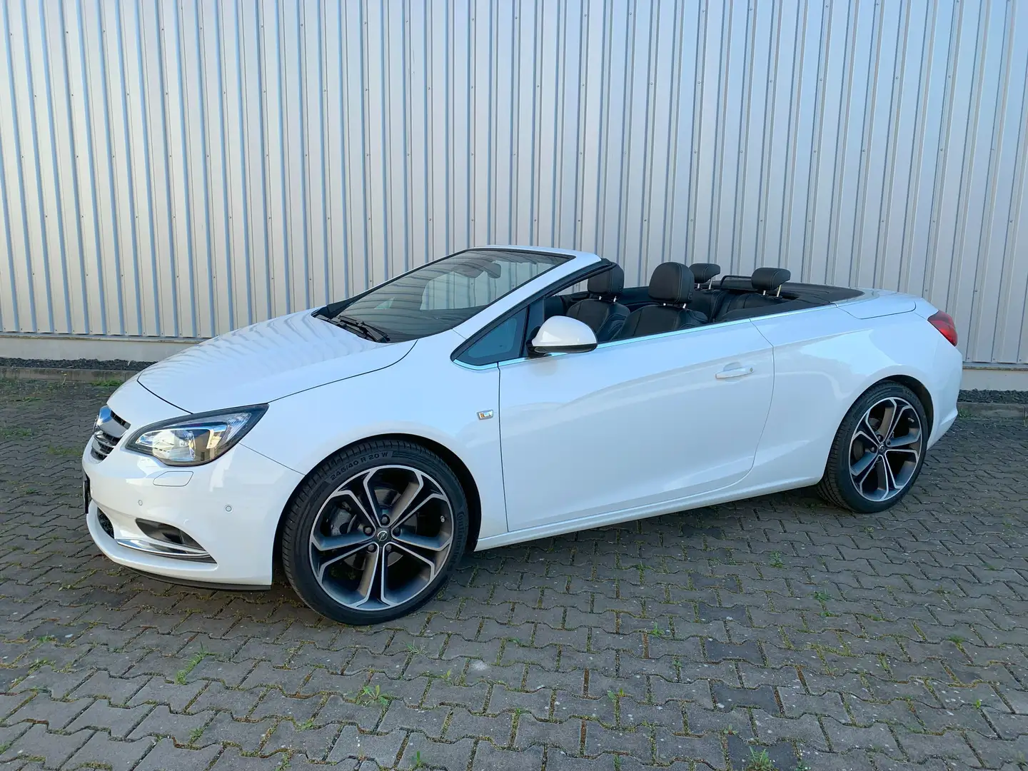 Opel Cascada 1.6 ECOTEC DI Turbo ecoFLEX Start/Stop Innovation Bílá - 2
