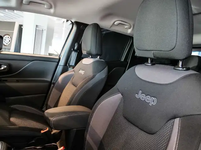 Jeep Renegade view 7