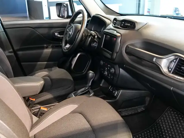 Jeep Renegade view 12