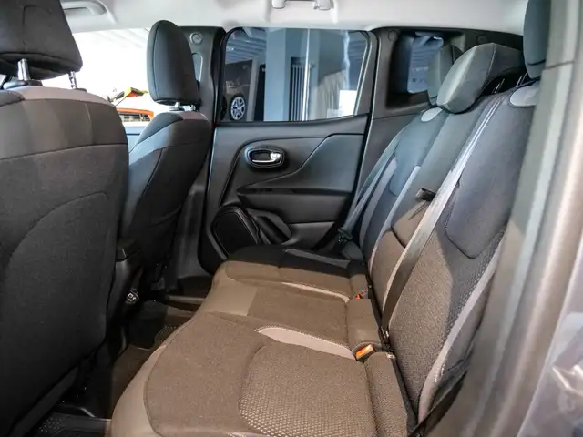 Jeep Renegade view 8