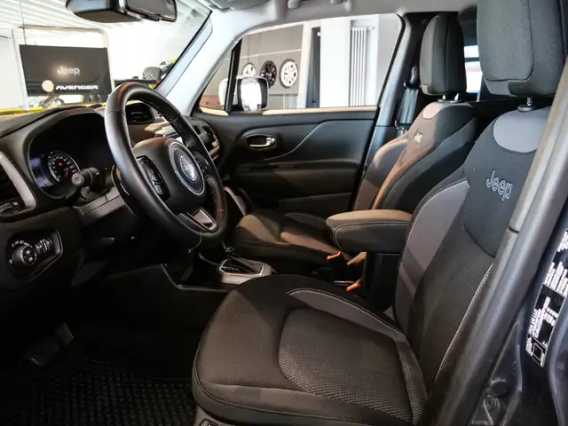 Jeep Renegade view 6