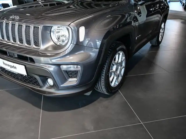 Jeep Renegade view 3
