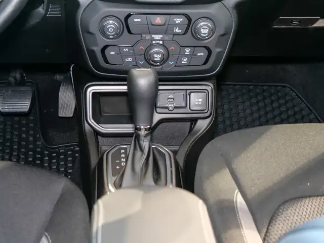Jeep Renegade view 11
