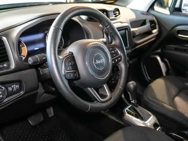 Jeep Renegade view 5