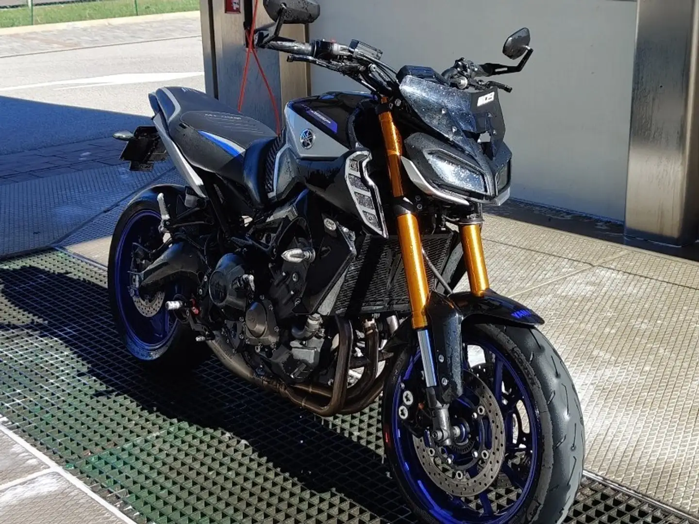Yamaha MT-09 Grigio - 1