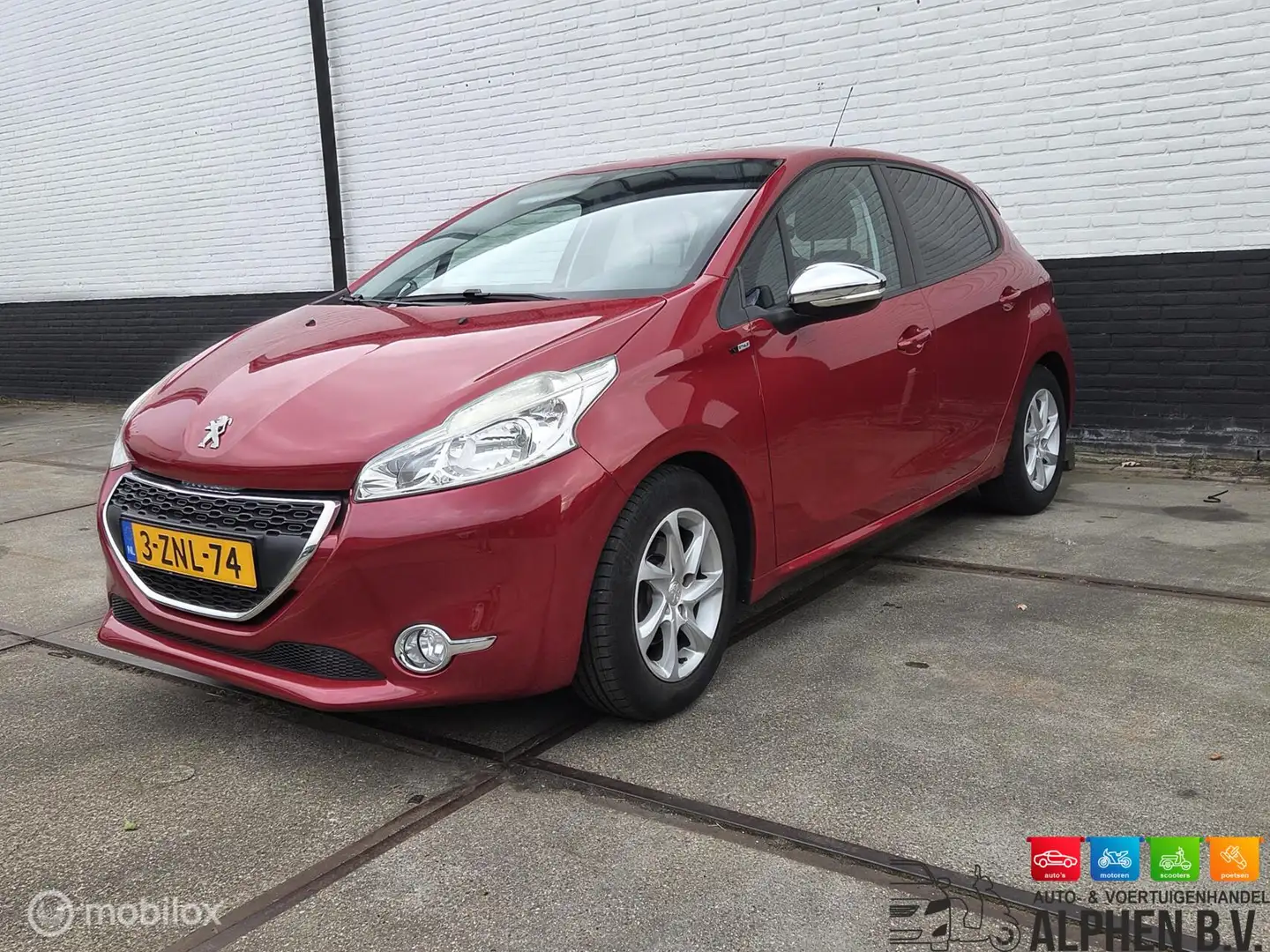 Peugeot 208 1.2 PureTech Style - Automaat - Nap - Rood - 1