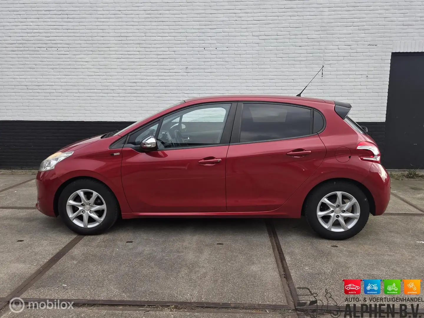 Peugeot 208 1.2 PureTech Style - Automaat - Nap - Rood - 2