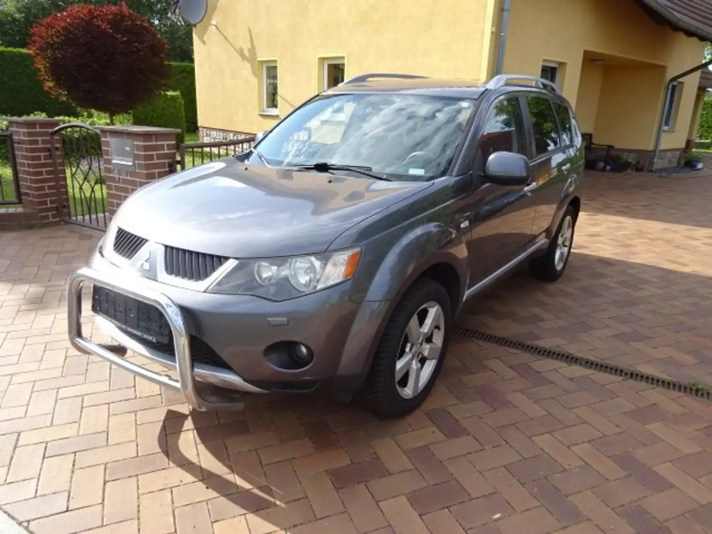 Mitsubishi Outlander 2.2 DI-D 4WD Intense + TüV 08/26 + Alu 18 Zoll+ Grijs - 1