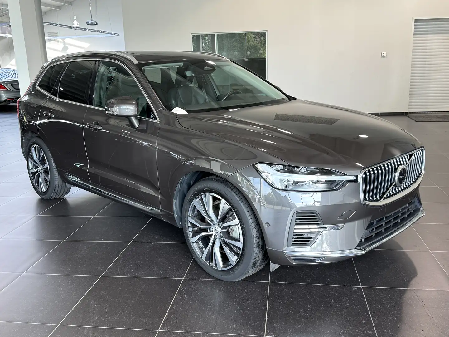 Volvo XC60 2.0 T6 PHEV AWD Panorama, 360 Camera, Led, Pdc Gris - 2