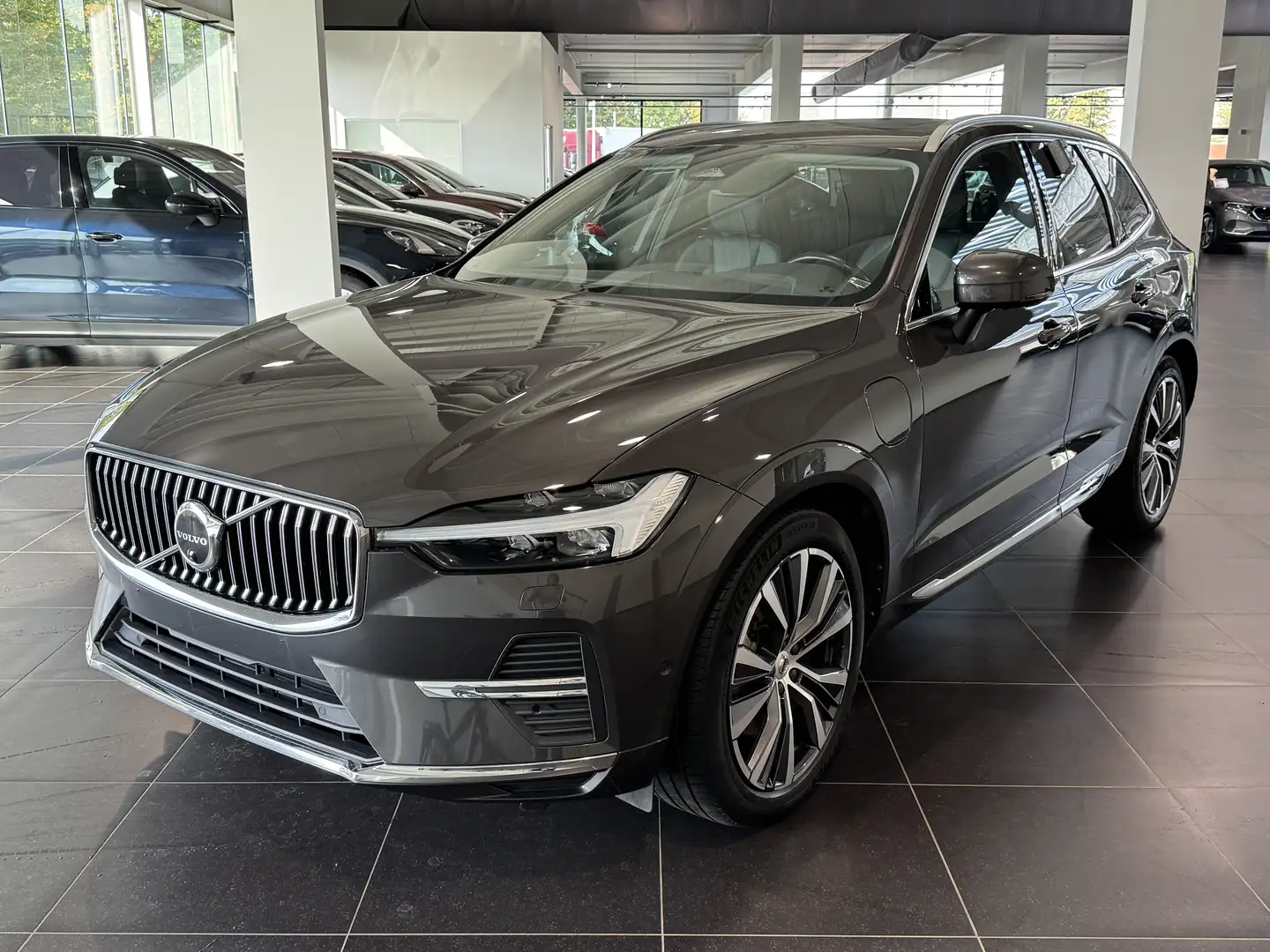 Volvo XC60 2.0 T6 PHEV AWD Panorama, 360 Camera, Led, Pdc Gris - 1