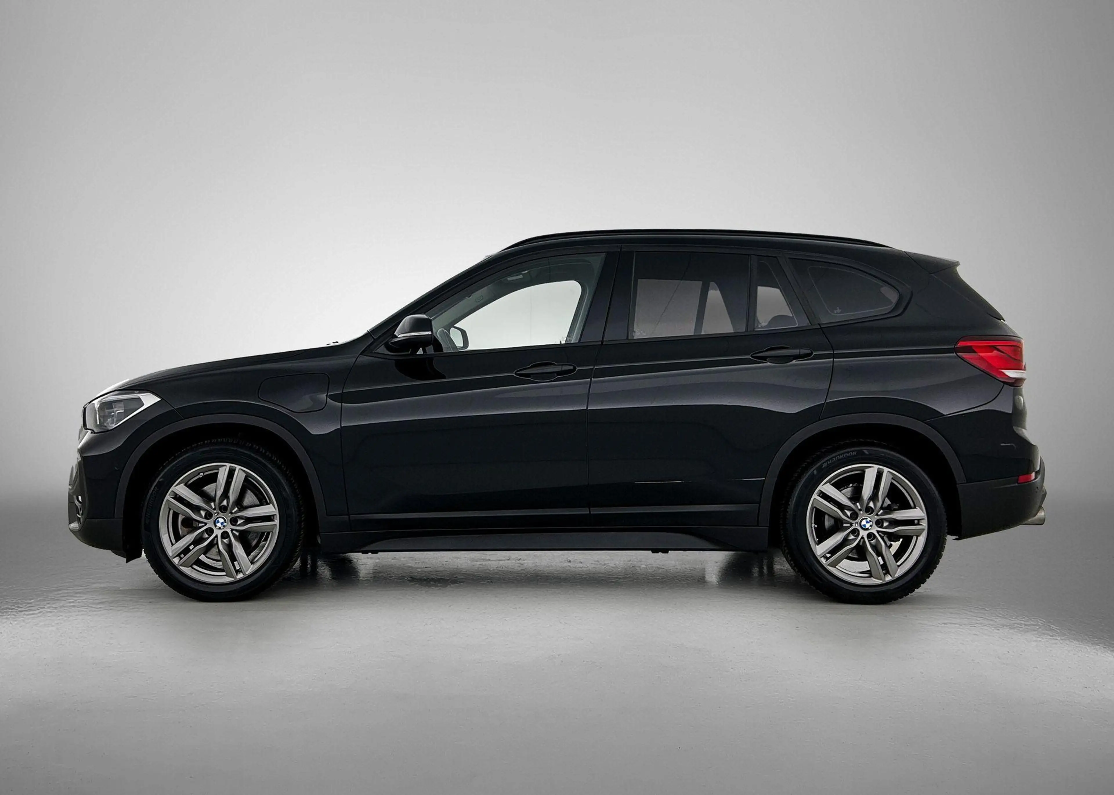 BMW X1 xDrive25e Executive | Navigatie | Climate control — photo 2