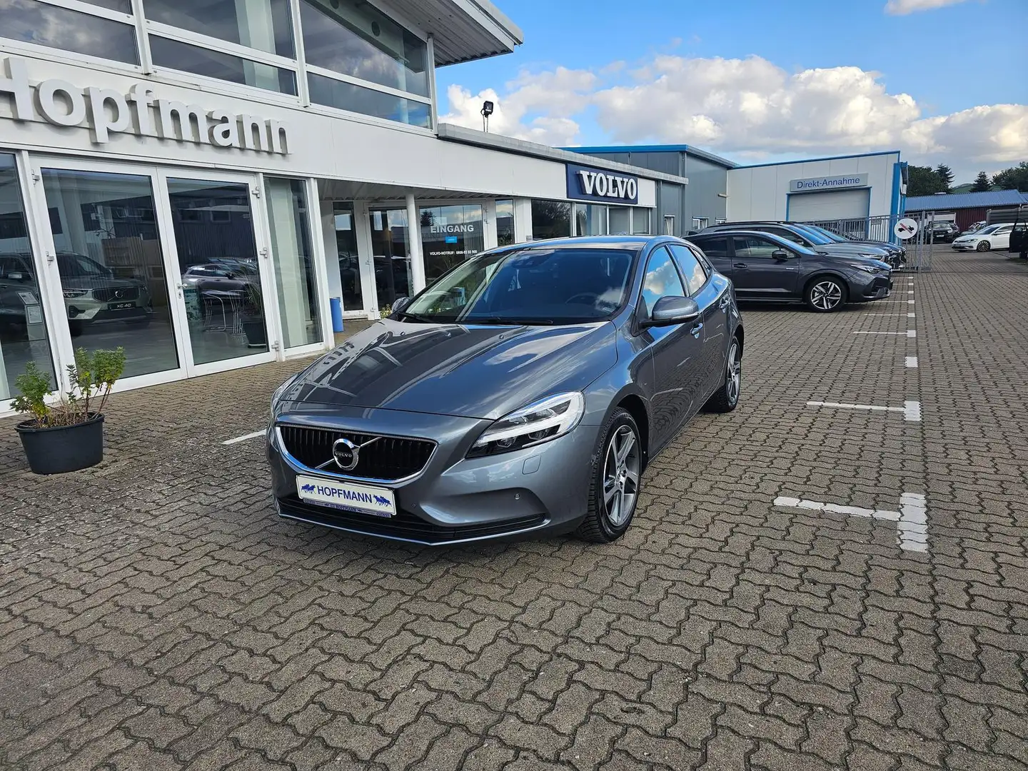 Volvo V40 T2 Momentum MT AHK / BLIS / ACC / Kamera Gris - 1