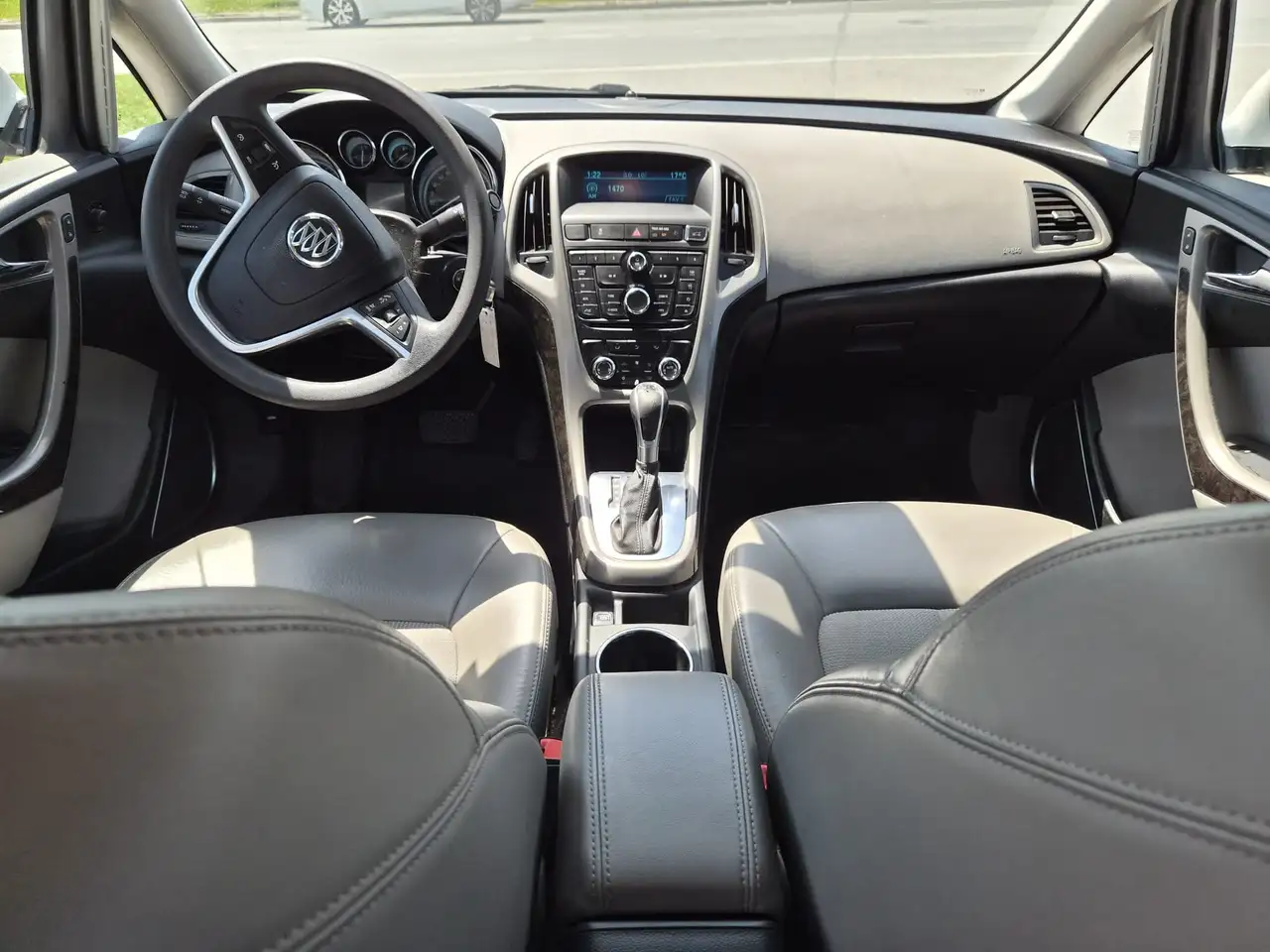 Buick Verano снимка Buick Verano