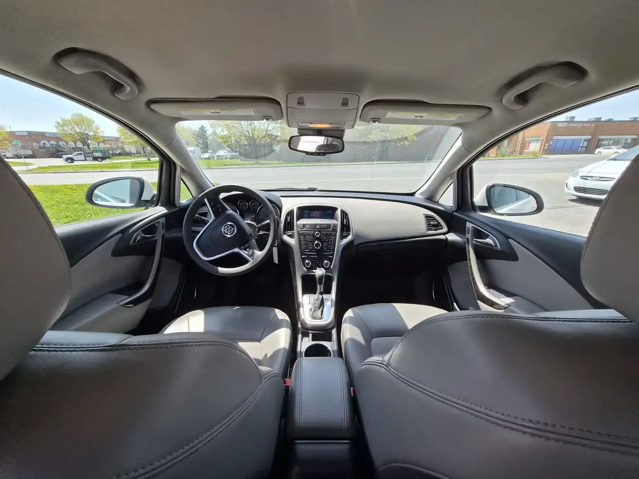 Buick Verano снимка Buick Verano
